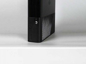 日本人玩 xboxone 是一款家庭娱乐主机，拥有强大的性能和丰富的游戏资源