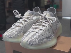 探索yeezy380蜜桃粉和白色、如何搭配 yeezy380 蜜桃粉和白色？