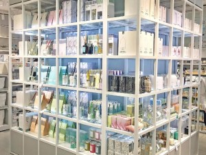 日韩精品区，美妆护肤、时尚饰品、日用百货应有尽有